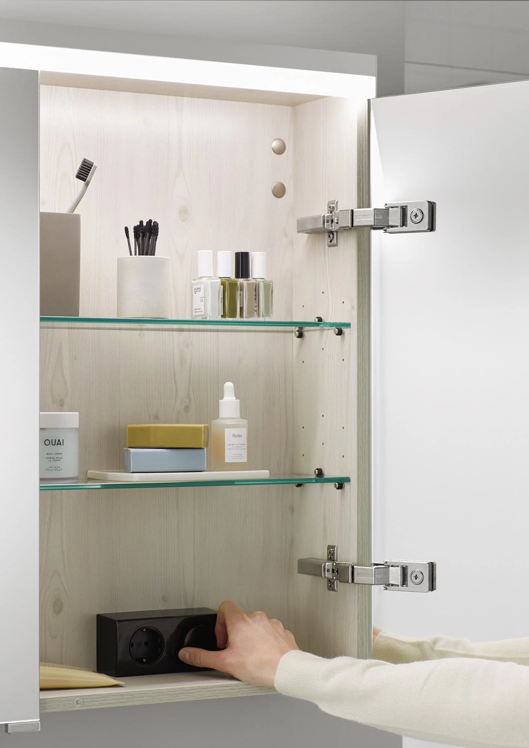 Burgbad Lin20 Spiegelschrank Mit LED-Beleuchtung, 140 Cm, 3 Spiegeltüren, Links, Mit Waschtischbeleuchtung 8 Burgbad Lin20 Spiegelschrank Mit LED-Beleuchtung, 140 Cm, 3 Spiegeltüren, Links, Mit Waschtischbeleuchtung - Image 6