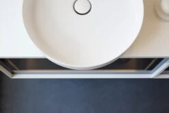 Duravit Vitrium Konsolenwaschtischunterbau Mit Ausschnitt Links Und Rechts 160 X 45,9 Cm, Mit Glasfront, Griff Weiß 11 Duravit Vitrium Konsolenwaschtischunterbau Mit Ausschnitt Links Und Rechts 160 X 45,9 Cm, Mit Glasfront, Griff Weiß -Duravit Verkaufsgeschäft duravit vitrium badmoebel konsolenwaschtischunterbauten mit ausschnitt 12321508