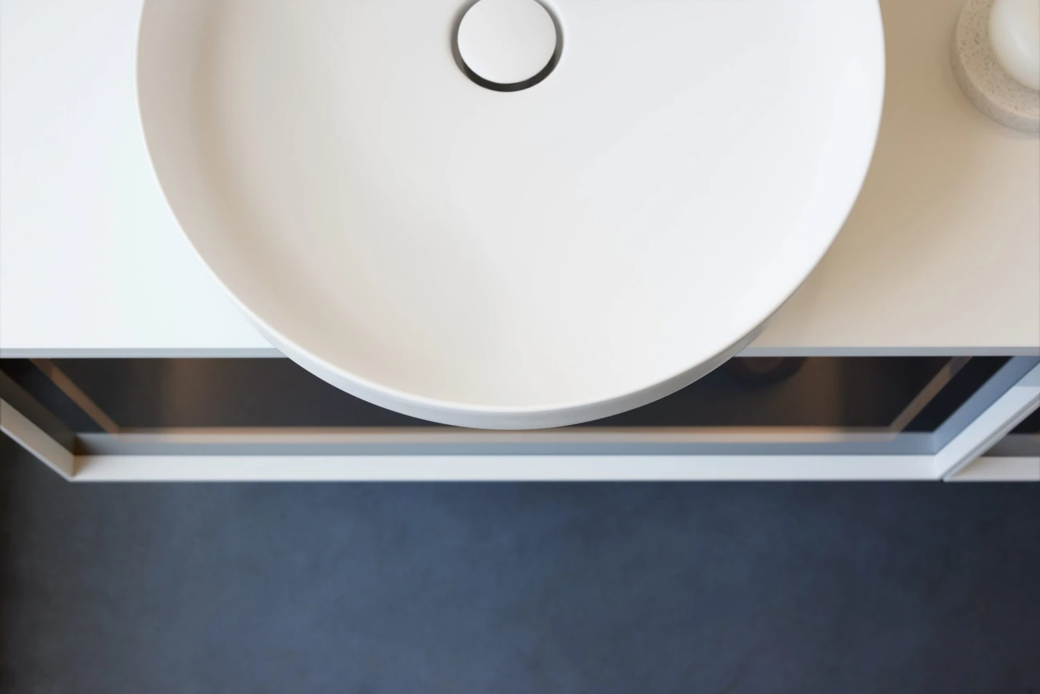 Duravit Vitrium Konsolenwaschtischunterbau Mit Ausschnitt Links Und Rechts 160 X 45,9 Cm, Mit Glasfront, Griff Weiß 7 Duravit Vitrium Konsolenwaschtischunterbau Mit Ausschnitt Links Und Rechts 160 X 45,9 Cm, Mit Glasfront, Griff Weiß - Image 5