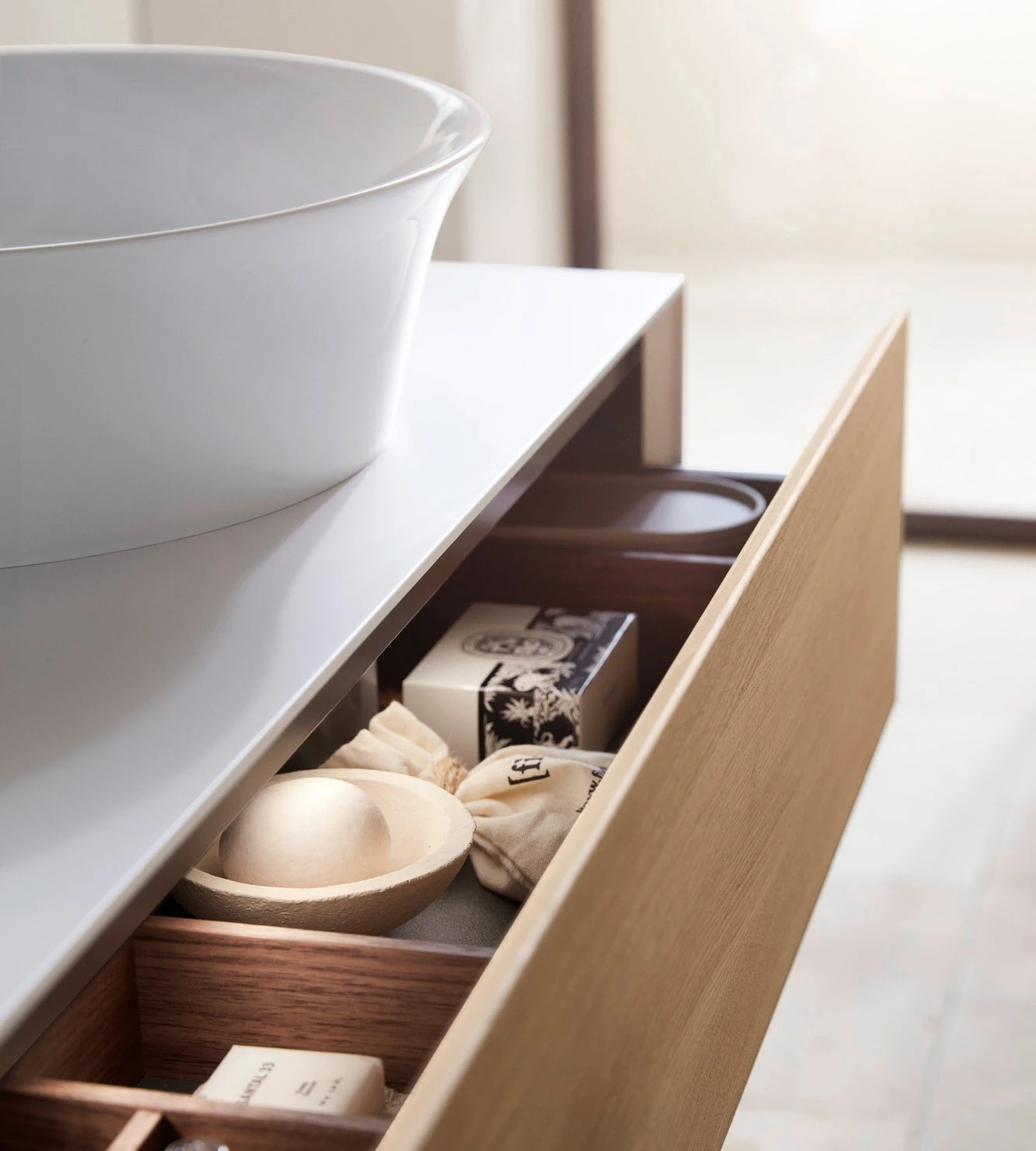 Duravit White Tulip Konsolenwaschtischunterbau Mit Zwei Ausschnitten 160 X 40,8 Cm, 2 Auszüge, Grifflos, Mit Zusatzmodul "K" Und LED-Licht 4 Duravit White Tulip Konsolenwaschtischunterbau Mit Zwei Ausschnitten 160 X 40,8 Cm, 2 Auszüge, Grifflos, Mit Zusatzmodul "K" Und LED-Licht - Image 2