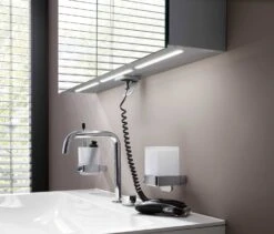 Emco Flat 2 Design LED-Lichtspiegelschrank 60 Cm, Mit Lichtsegel, 1 Tür -Duravit Verkaufsgeschäft emco spiegelschraenke flat2 design led lichtspiegelschrank 9222852