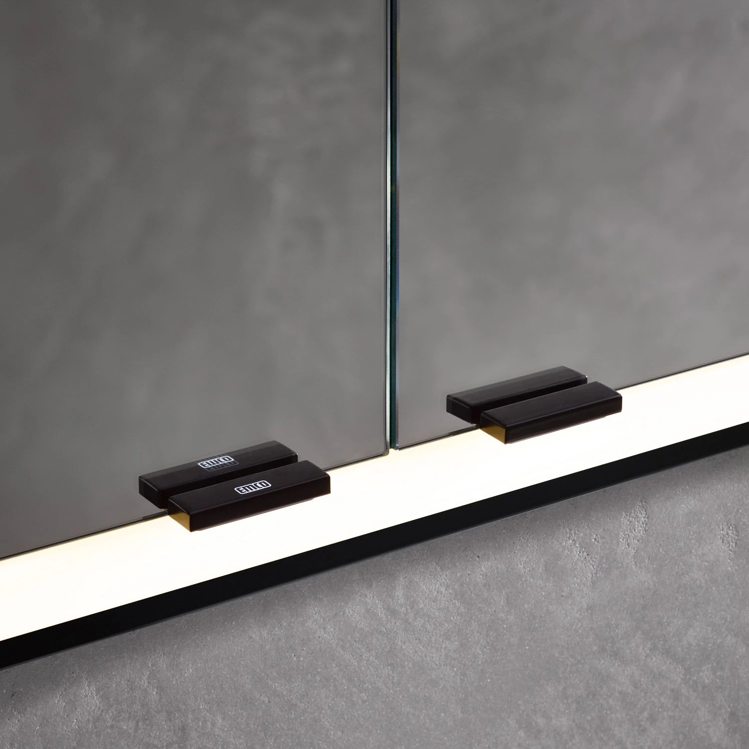 Emco Prime Black LED-Lichtspiegelschrank 60 Cm, 2 Türen, Unterputzmodell 11 Emco Prime Black LED-Lichtspiegelschrank 60 Cm, 2 Türen, Unterputzmodell - Image 9