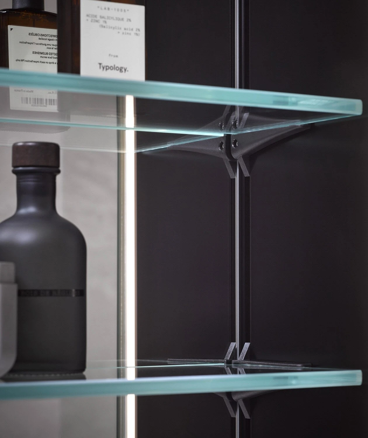 Emco Prime Black LED-Lichtspiegelschrank 60 Cm, 2 Türen, Unterputzmodell 13 Emco Prime Black LED-Lichtspiegelschrank 60 Cm, 2 Türen, Unterputzmodell - Image 11