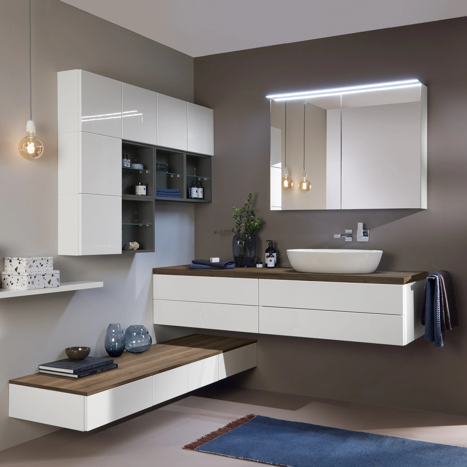 Sanipa Reflection Spiegelschrank MALTE 100 Mit LED-Aufsatzleuchte 7 Sanipa Reflection Spiegelschrank MALTE 100 Mit LED-Aufsatzleuchte - Image 5