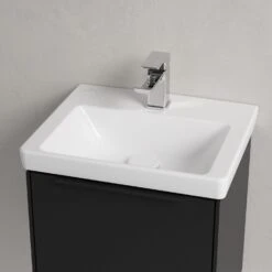 Villeroy & Boch Subway 3.0 Badmöbel-Set 45 Cm, Griff Volcano Black, 1 Tür Anschlag Links