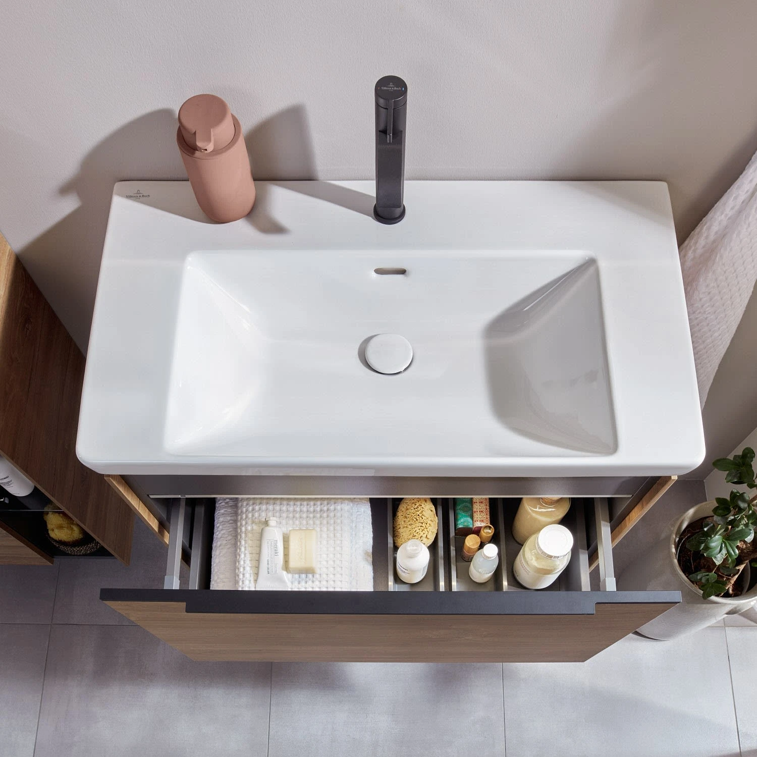 Villeroy & Boch Subway 3.0 Möbelset Mit 1 Auszug Ohne Spiegel, Griffleiste In Aluminium Volcano Black, 80 Cm 4 Villeroy & Boch Subway 3.0 Möbelset Mit 1 Auszug Ohne Spiegel, Griffleiste In Aluminium Volcano Black, 80 Cm - Image 3